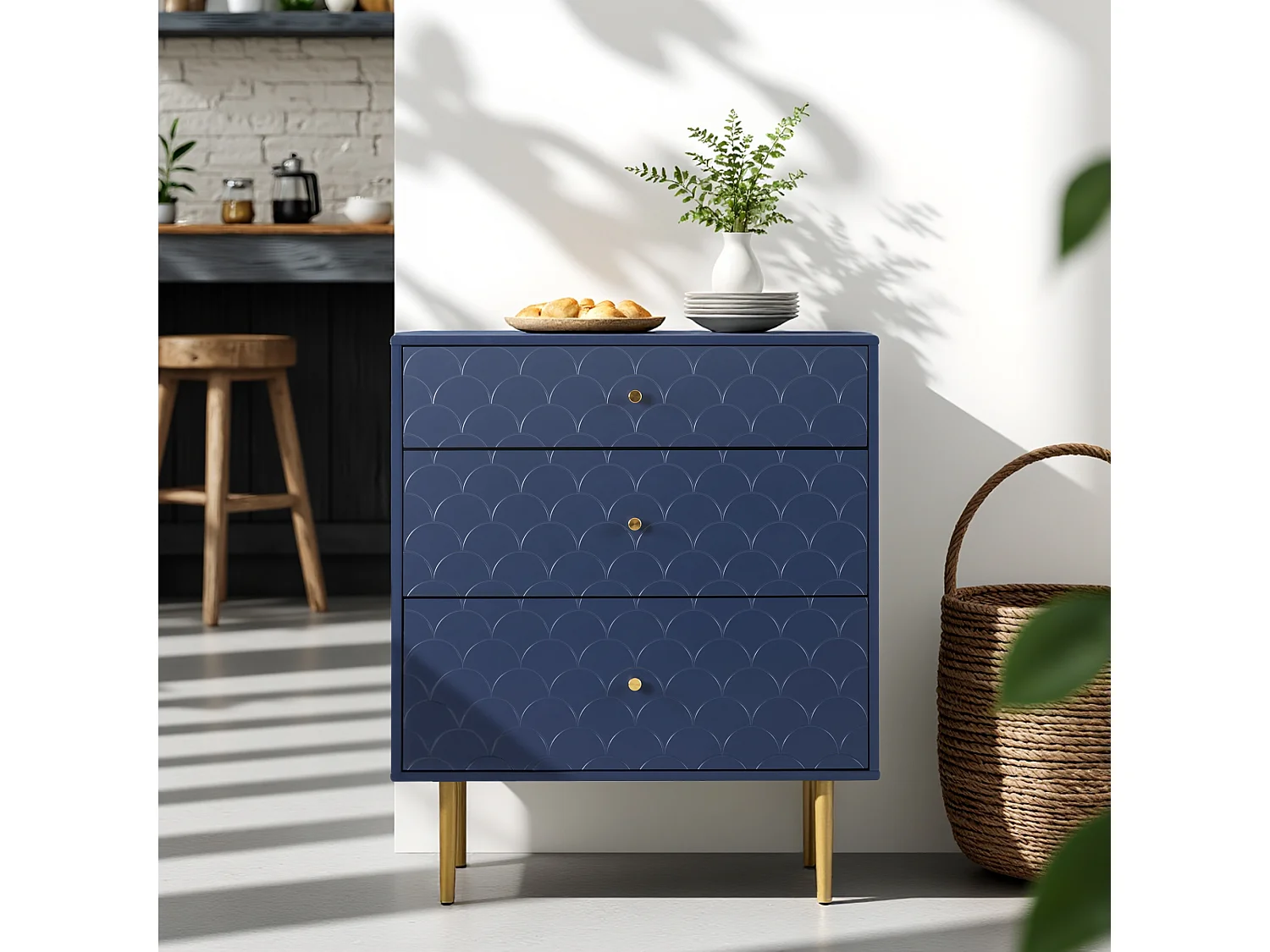 Commode buffet haut avec 3 tiroirs bleu marine motif d'écailles pieds dorés H89/L75/P40 cm