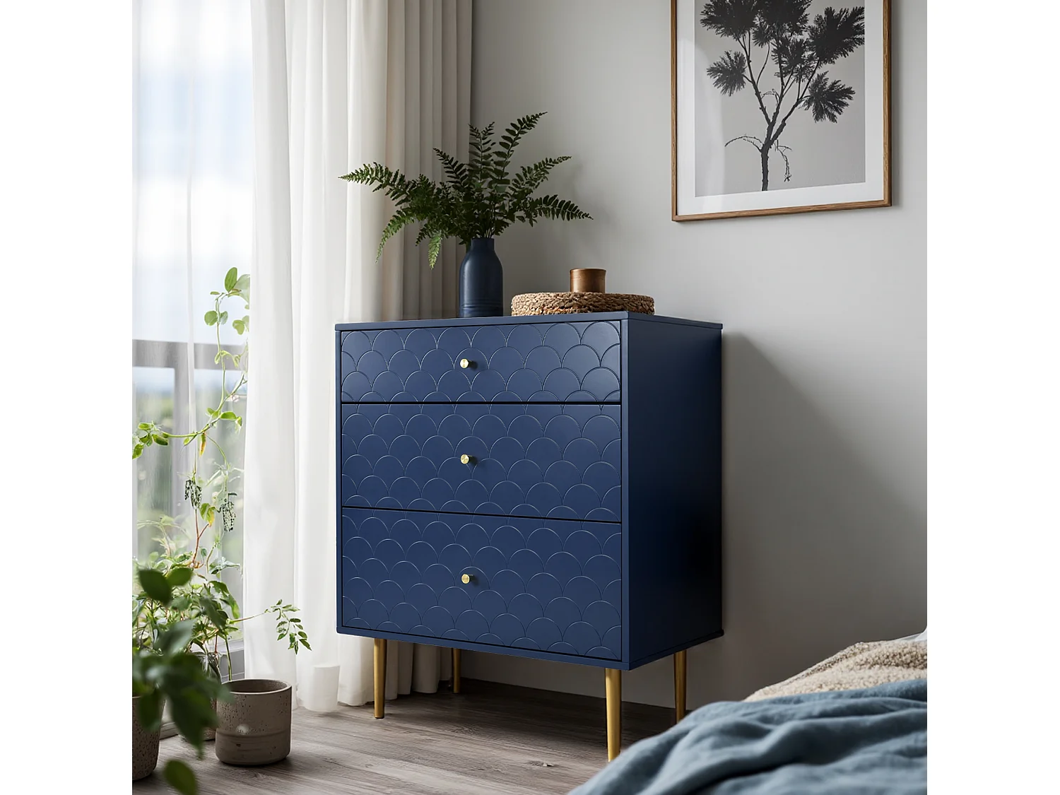 Commode buffet haut avec 3 tiroirs bleu marine motif d'écailles pieds dorés H89/L75/P40 cm