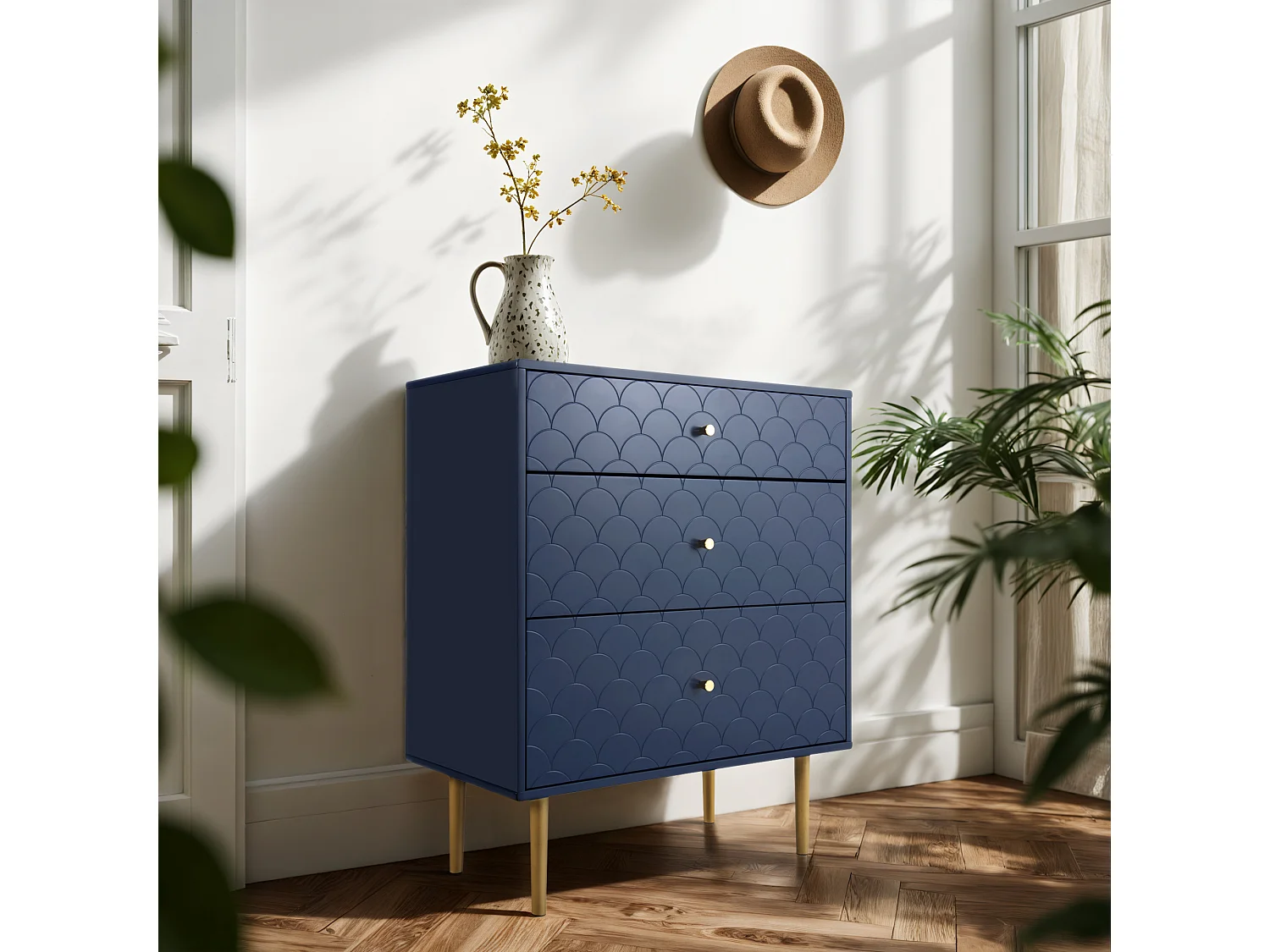 Commode buffet haut avec 3 tiroirs bleu marine motif d'écailles pieds dorés H89/L75/P40 cm