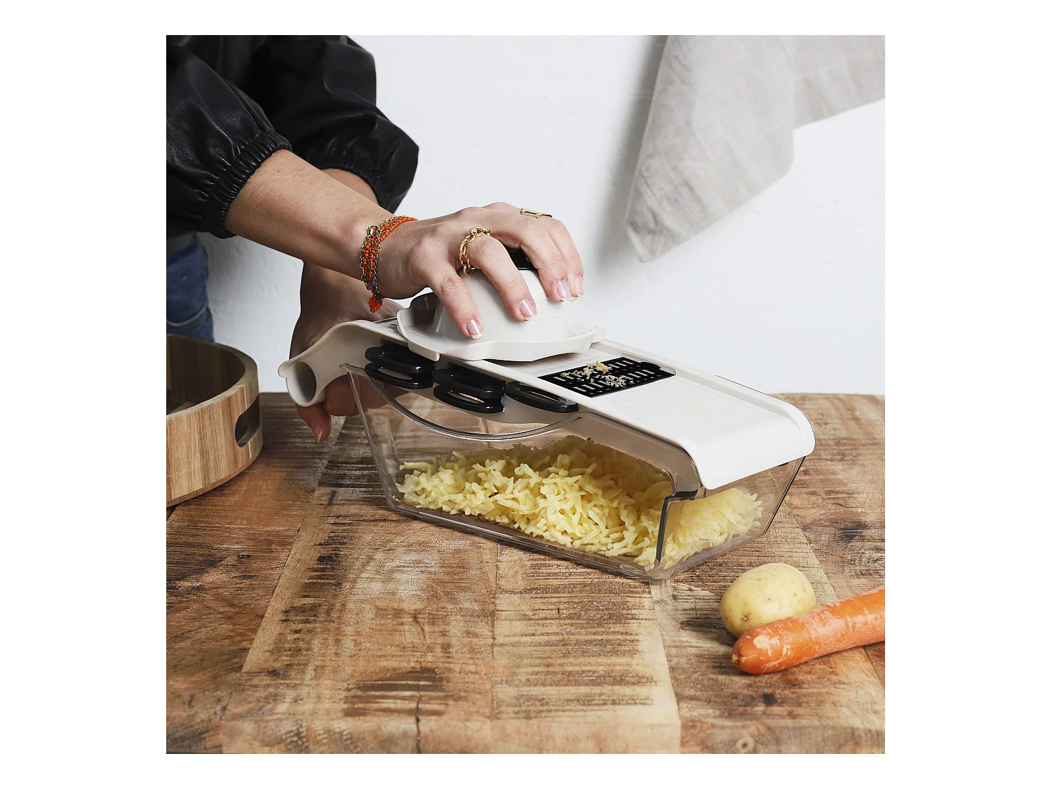 Mandoline Avec Reservoir 5 Accessoires Beige