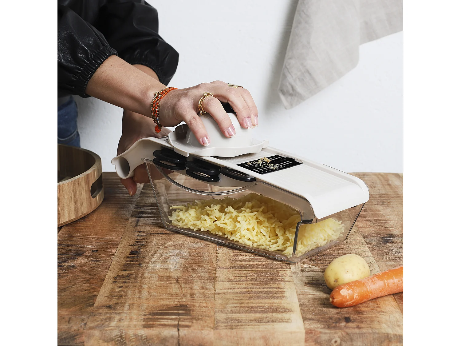 Mandoline Avec Reservoir 5 Accessoires Beige