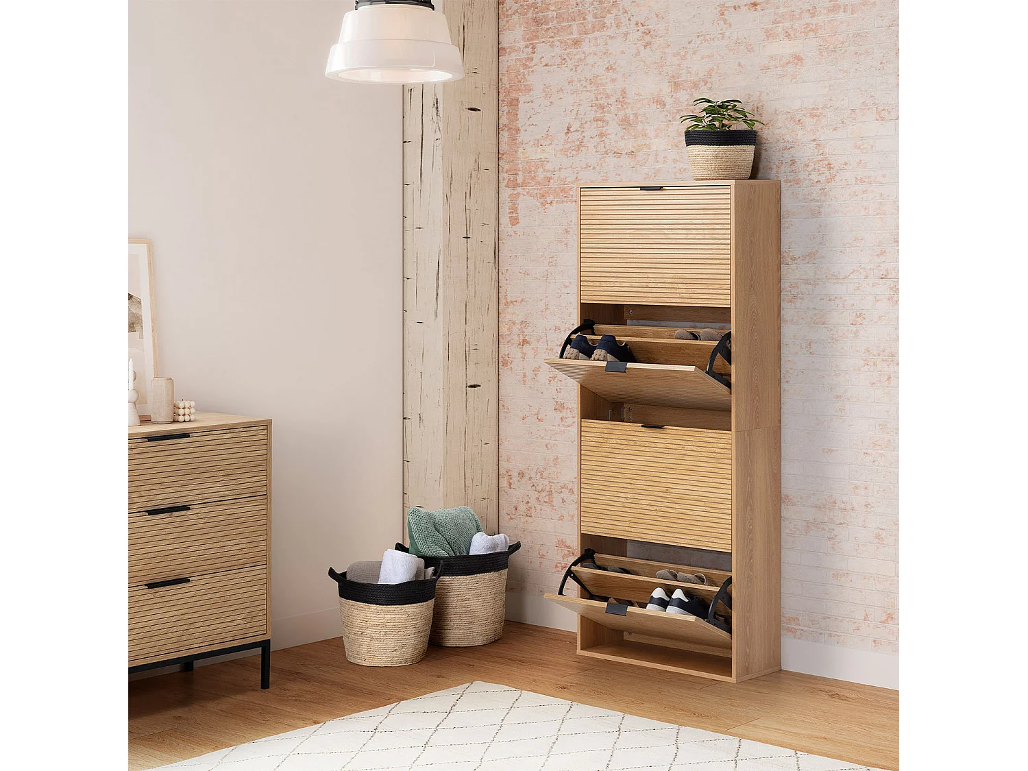 Meuble à chaussures Mónica 4 portes couleur chêne, pour 24 paires