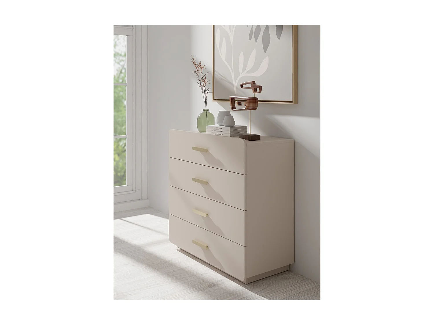 Commode 4 tiroirs AMALIE – Coloris beige sable – L100 x H93 x P42 cm – Finition élégante et formes douces