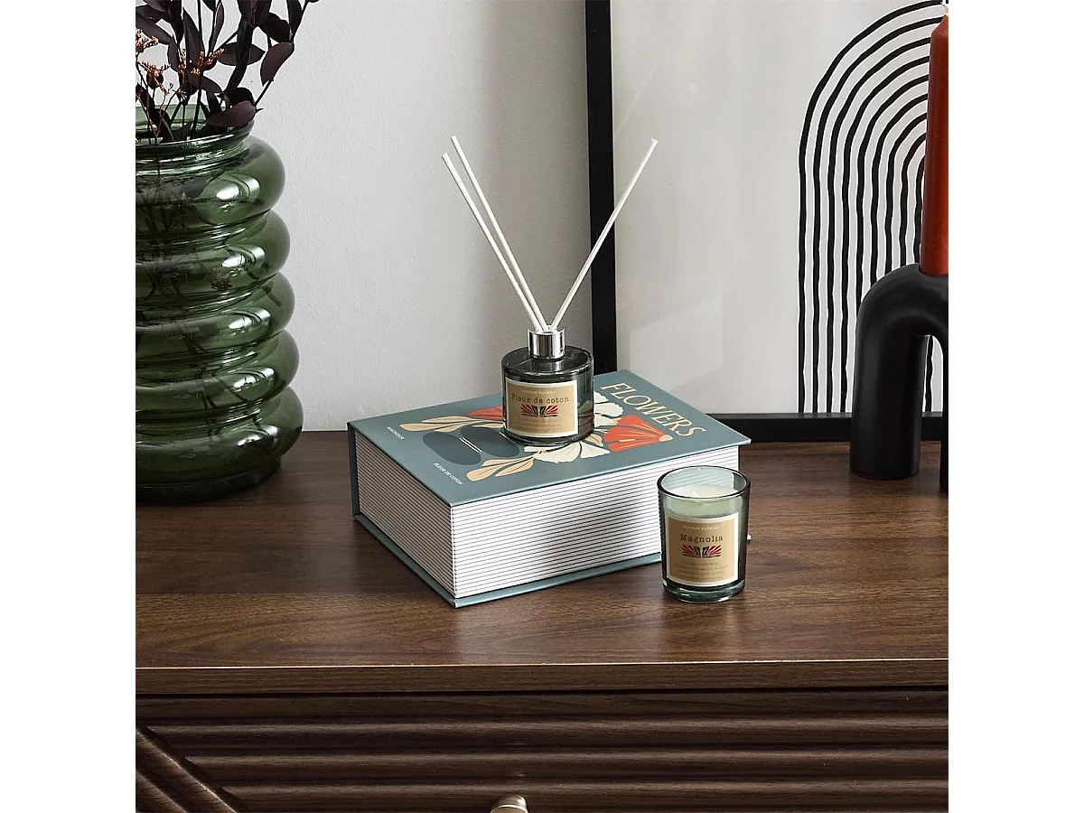 Coffret avec 1 bougie parfumée magnolia et 1 diffuseur fleur de coton