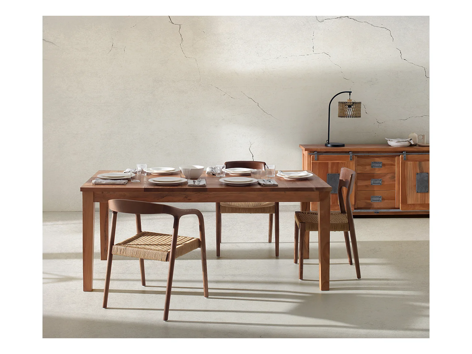 Lot de 4 chaises en bois de frêne couleur noyer