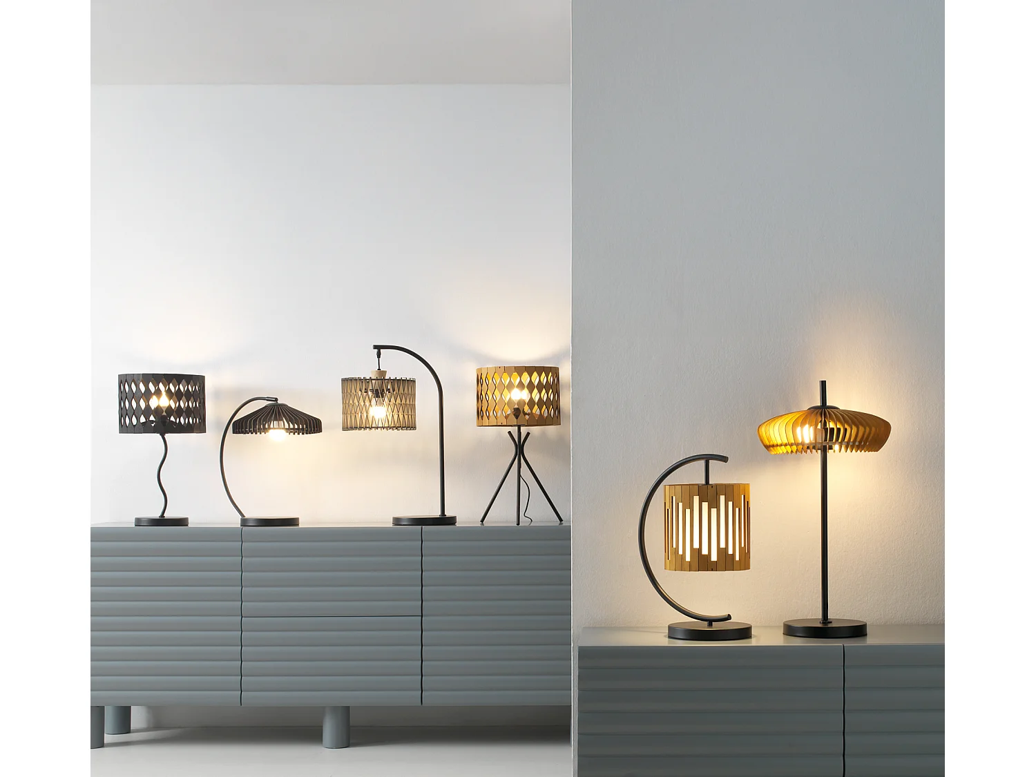 Lampe de table en contreplaqué noir