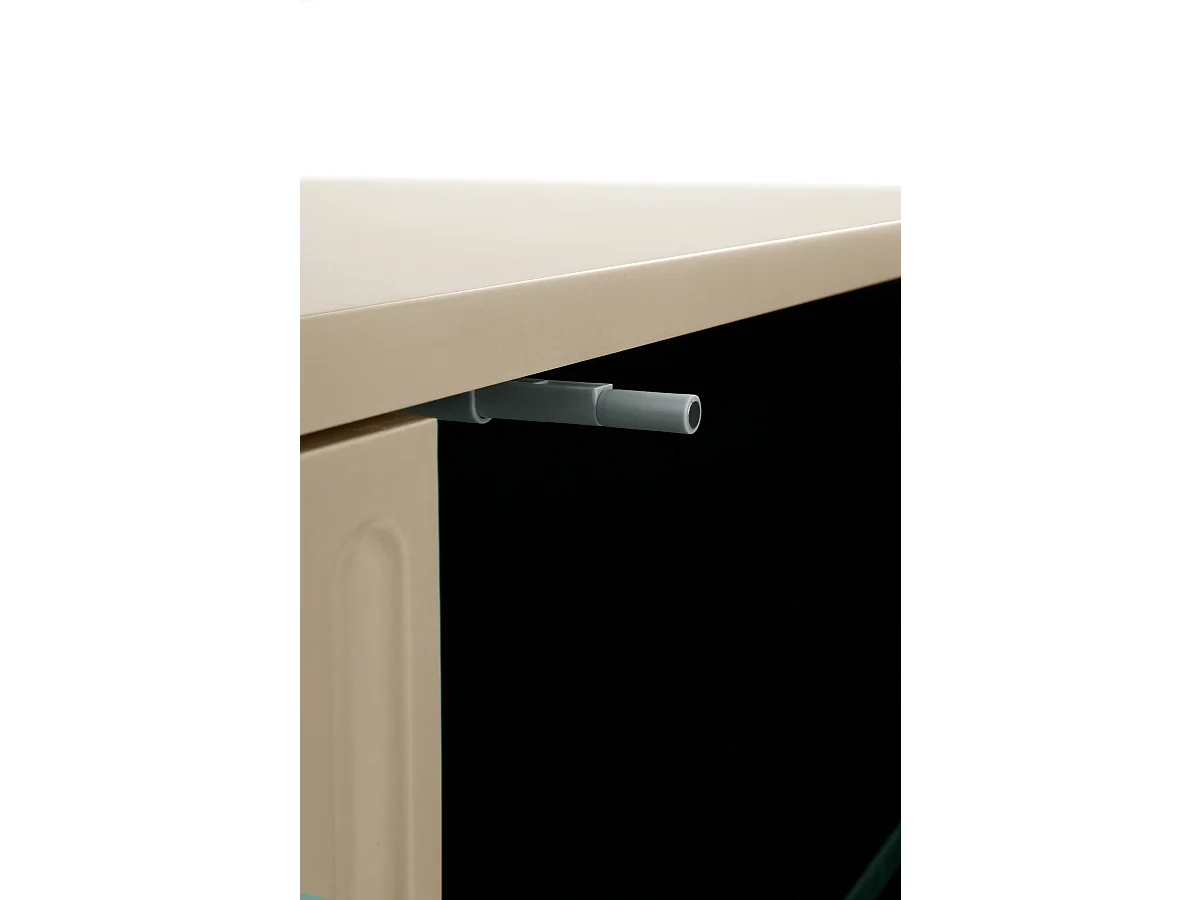 Mueble tv beig con ranuras acanaladas en puertas y laterales