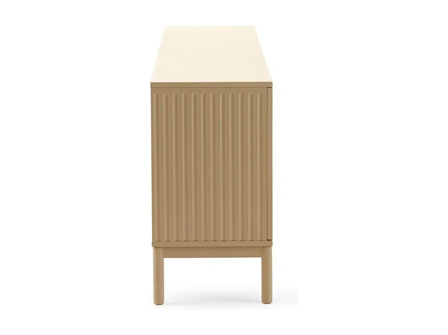 Credenza beige con scanalature sulle ante e sui lati