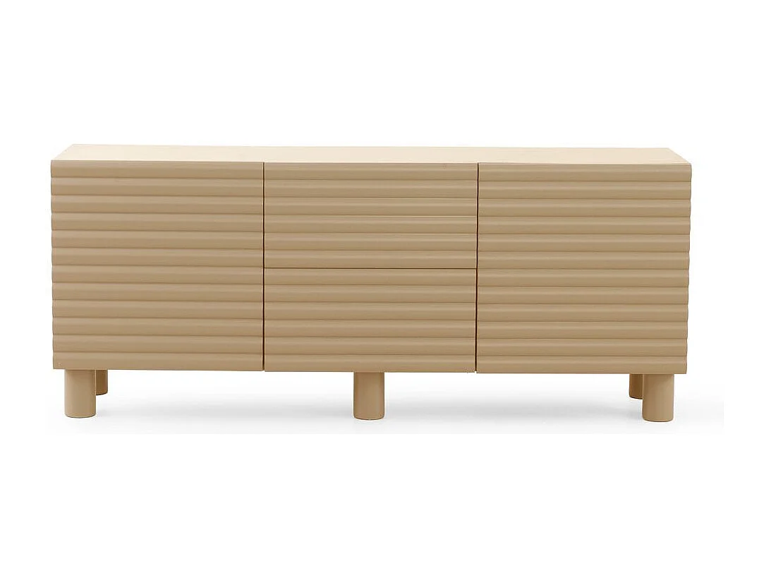 Aparador beige con relieve ondulado en puertas y cajones