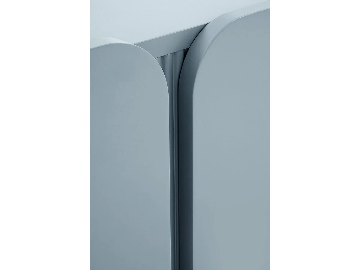 Mueble tv azul con cantos redondos en las esquinas de puertas