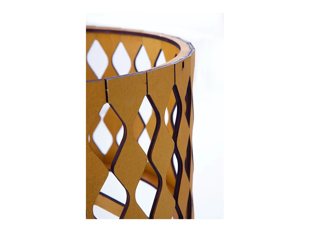 Lampe sur pied avec abat-jour en contreplaqué miel et noir