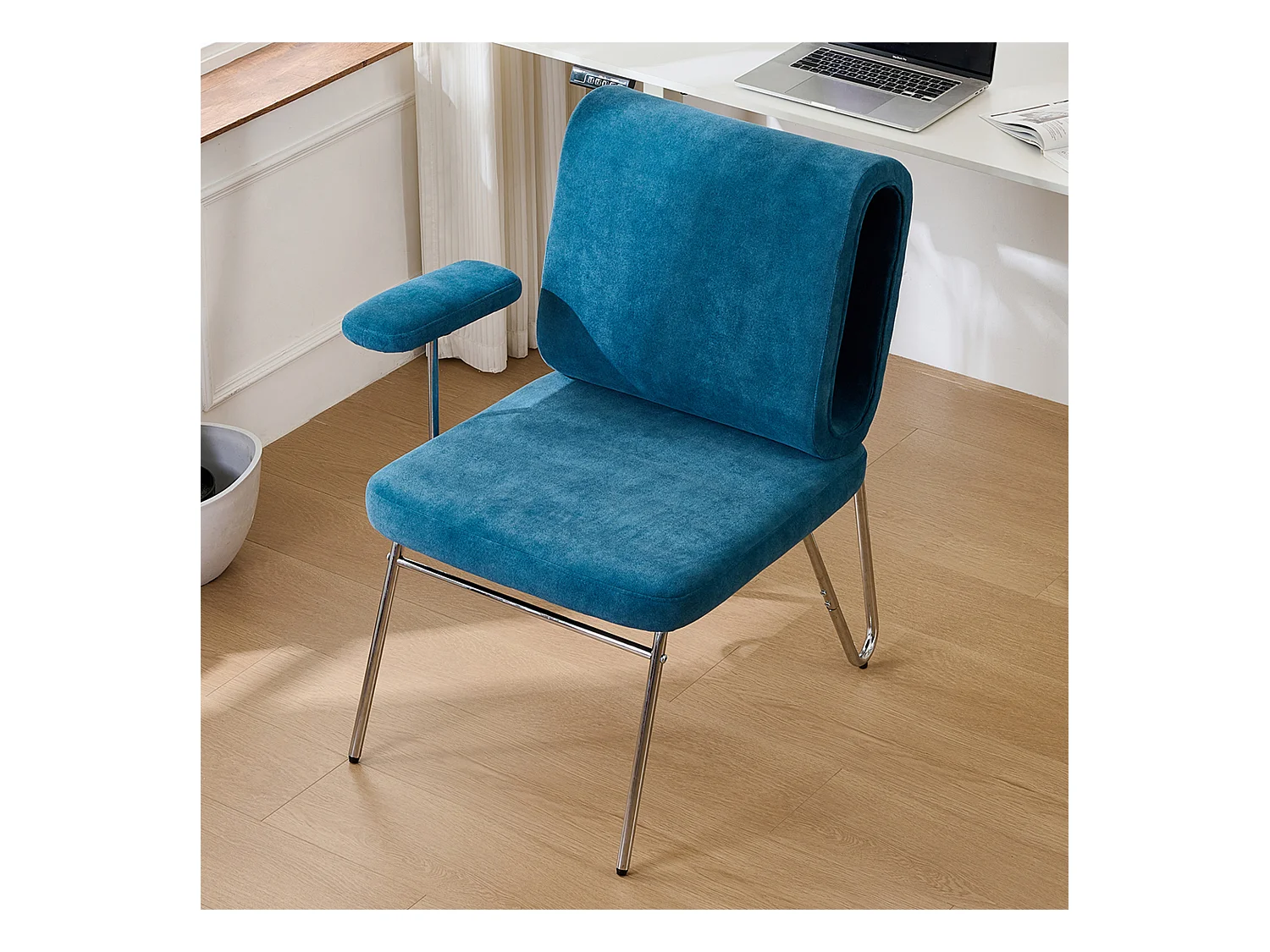Chaise de bureau - 77 x 70 x 89 cm - avec lit pour chat intégré - accoudoirs remplaçables - Bois + Acier - bleu