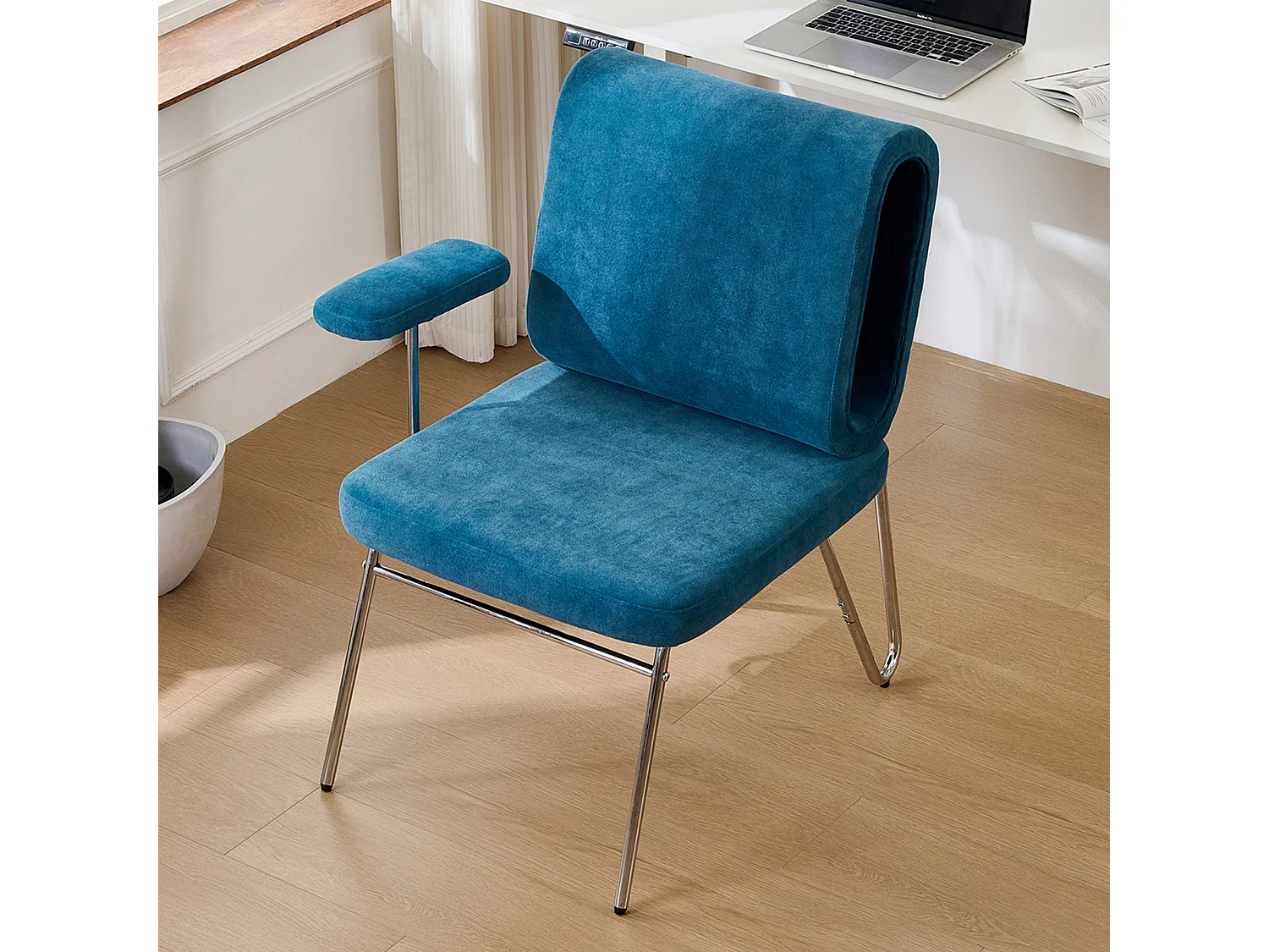 Chaise de bureau - 77 x 70 x 89 cm - avec lit pour chat intégré - accoudoirs remplaçables - Bois + Acier - bleu