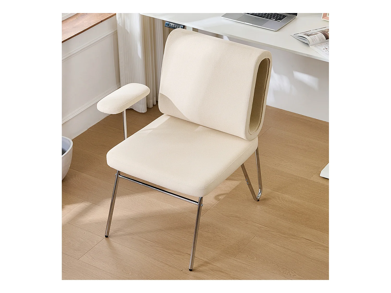 Chaise de bureau - 77 x 70 x 89 cm - avec lit pour chat intégré - accoudoirs remplaçables - Bois + Acier - beige