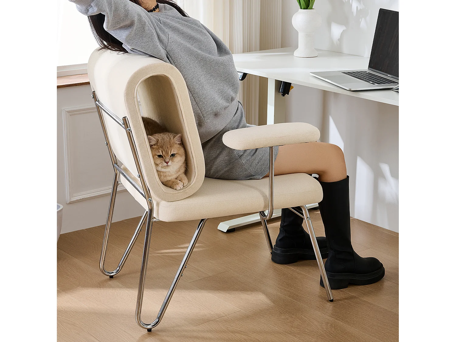 Chaise de bureau - 77 x 70 x 89 cm - avec lit pour chat intégré - accoudoirs remplaçables - Bois + Acier - beige