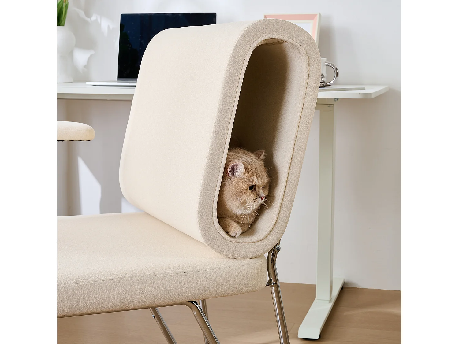 Chaise de bureau - 77 x 70 x 89 cm - avec lit pour chat intégré - accoudoirs remplaçables - Bois + Acier - beige