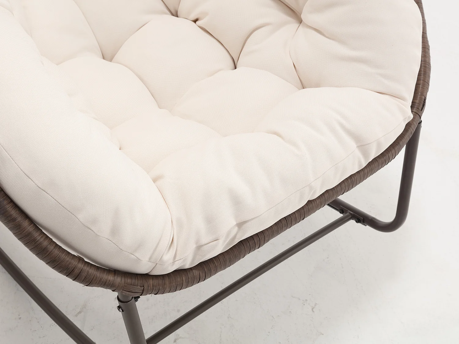 Fauteuil à Bascule en Rotin Naturel - Forme Œuf et Coussin Blanc Crème - Confortable pour Salon, Véranda ou Chambre