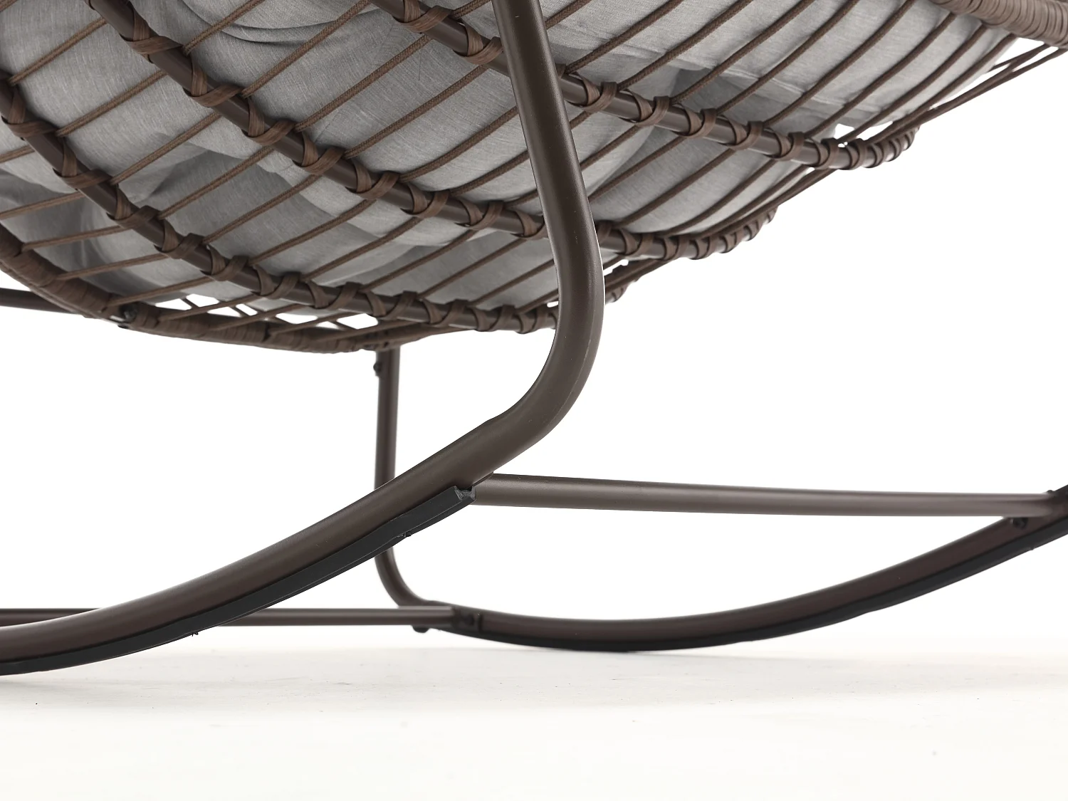 Rotan schommelstoel - stalen frame met zacht kussen - binnen- en buitengebruik