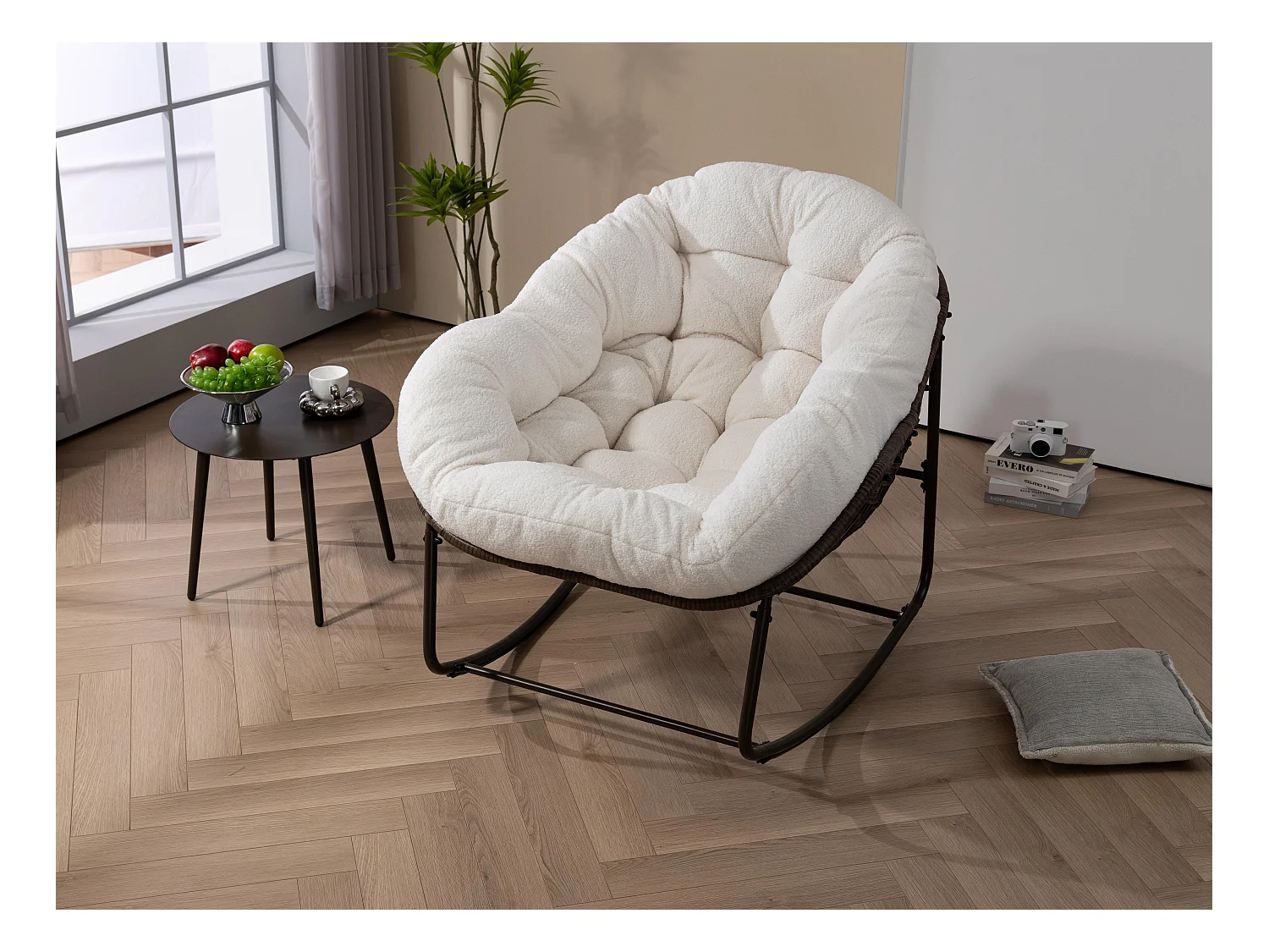 Fauteuil à Bascule en Rotin Naturel - Forme Œuf et Coussin Beige - Confortable pour Salon, Véranda ou Chambre