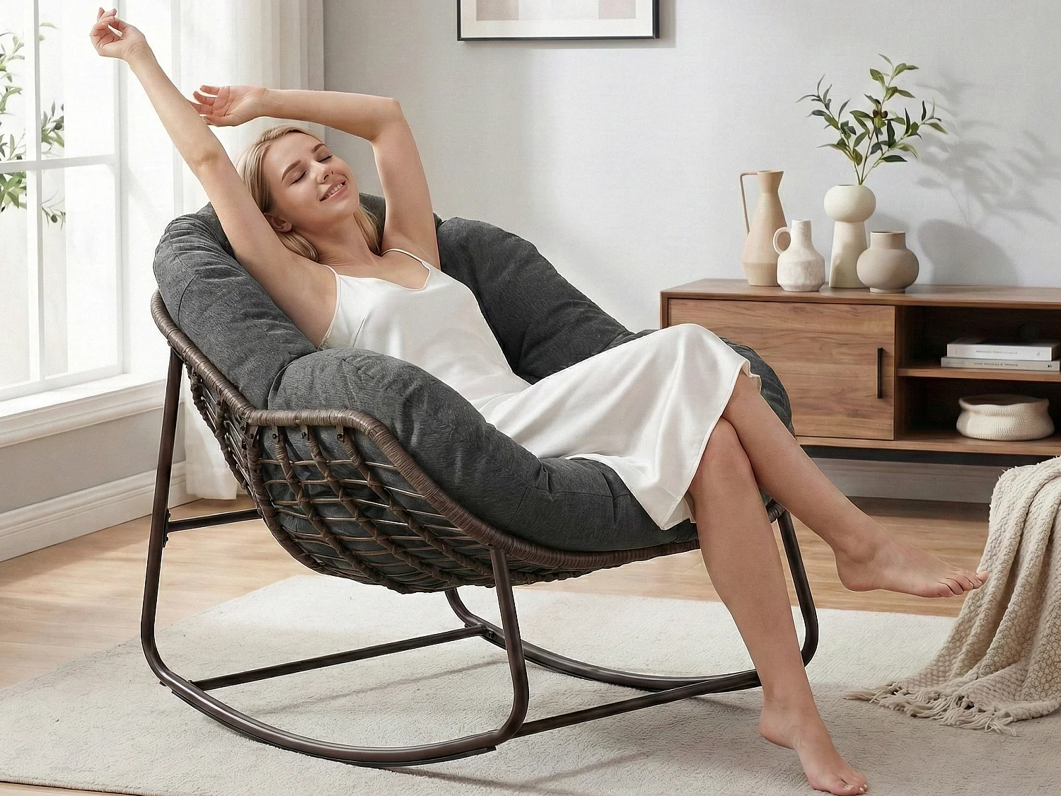 Cocon - Fauteuil à Bascule en Rotin Naturel - Forme Œuf et Coussin Gris Anthracite - Confortable pour Salon, Véranda ou Chambre