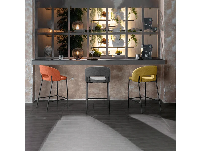 Juego de 2 taburetes altos "Alan" en tejido naranja acolchado con reposapiés cm 52x50 98h