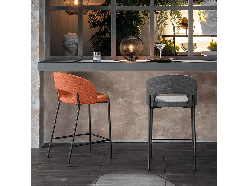 Juego de 2 taburetes altos "Alan" en tejido naranja acolchado con reposapiés cm 52x50 98h