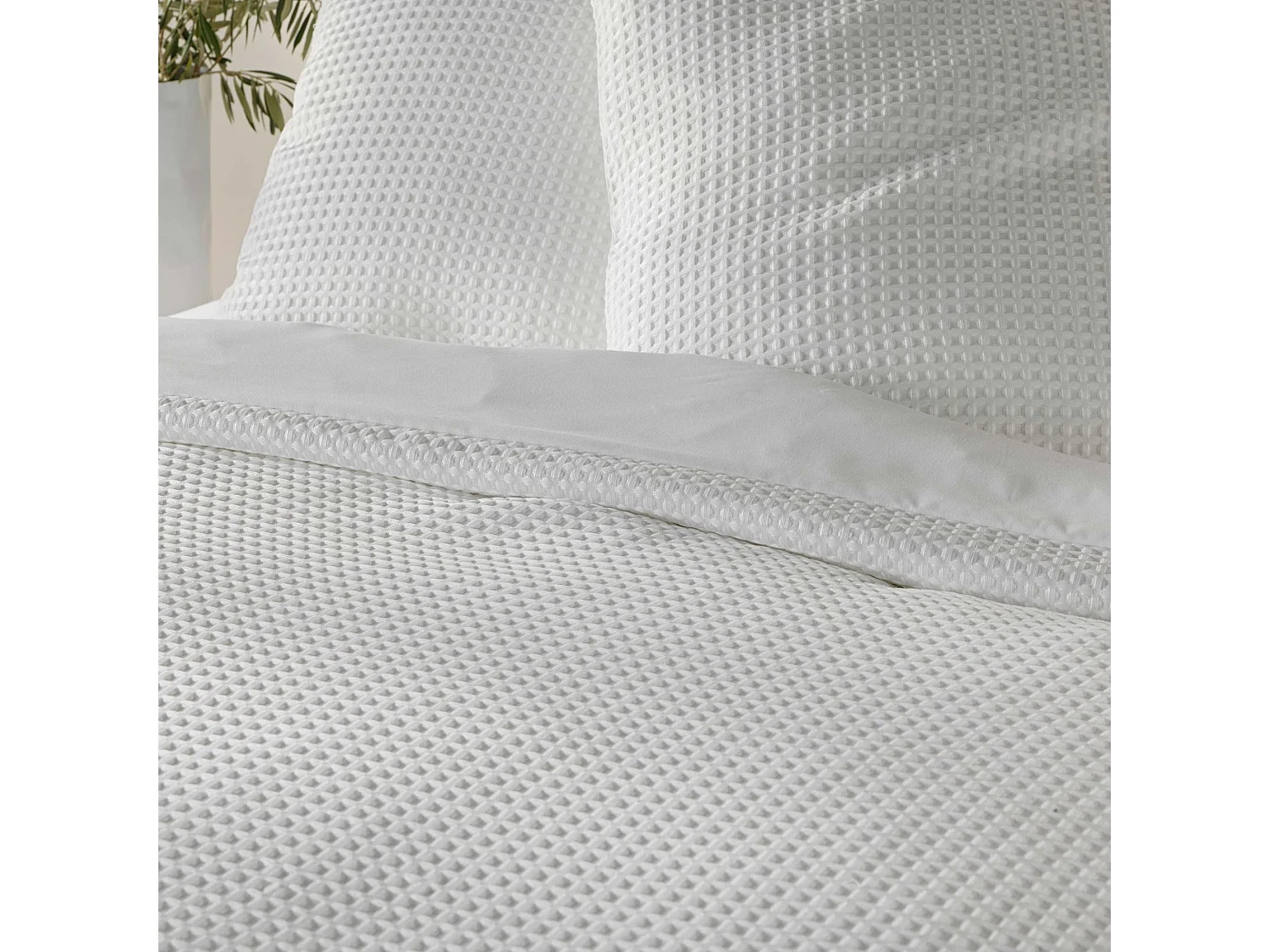 Parure de lit 240x220 microfibre gaufrée blanc Douceur d'Intérieur Abelia