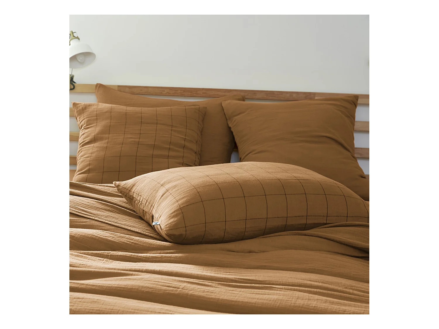 Taie d'oreiller 60x60 double gaze de coton grands carreaux camel Terre de Nuit