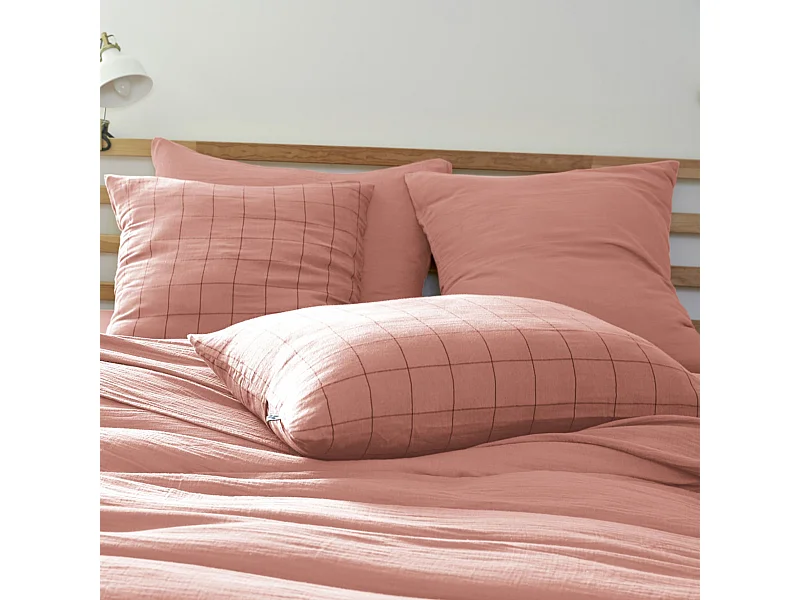 Taie d'oreiller 60x60 double gaze de coton grands carreaux rose pêche Terre de Nuit