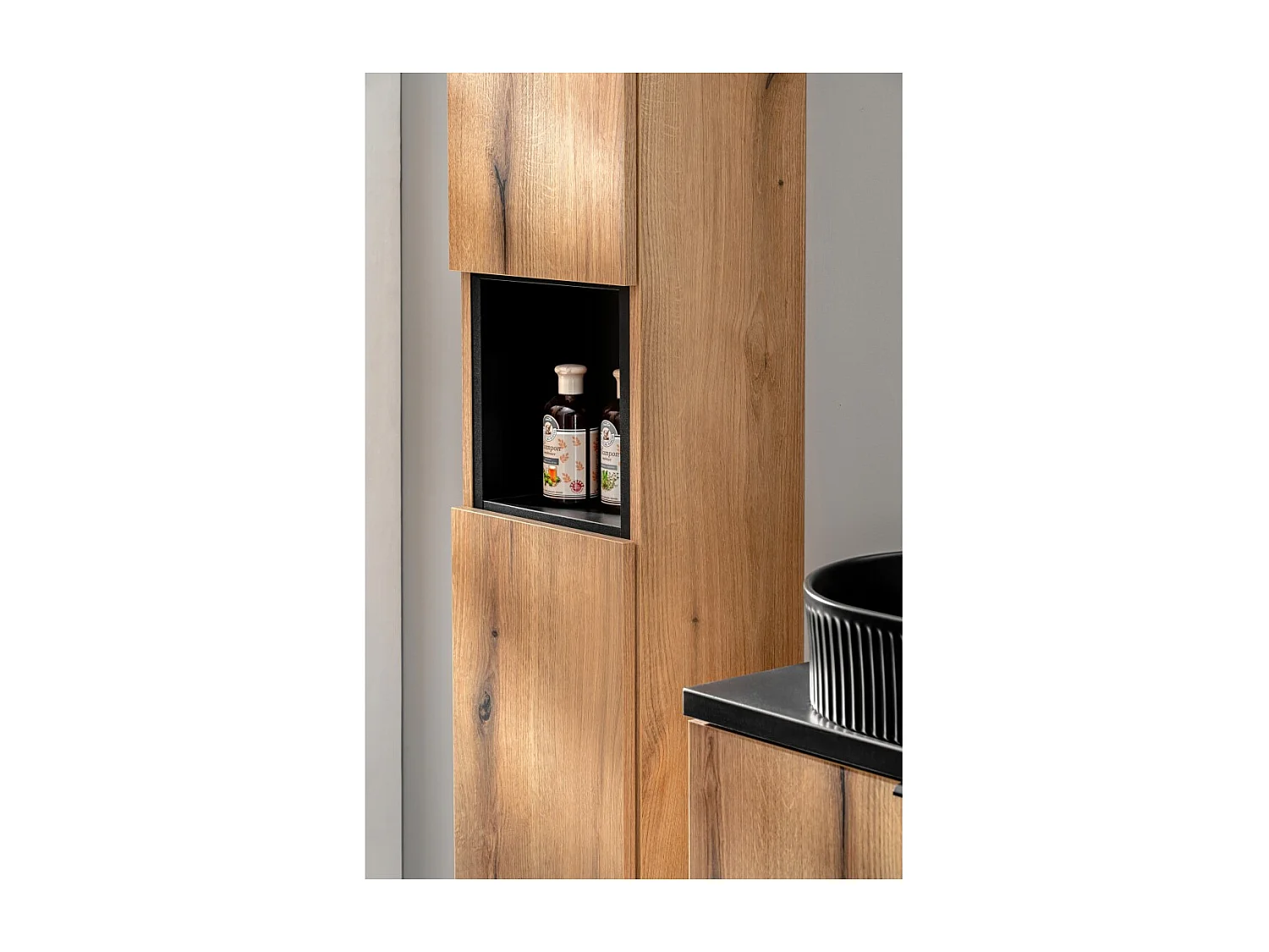 Coluna para banheiro VANO – 2 portas + 1 nicho – Carvalho – L30 × P25 × H140 cm – Para pendurar