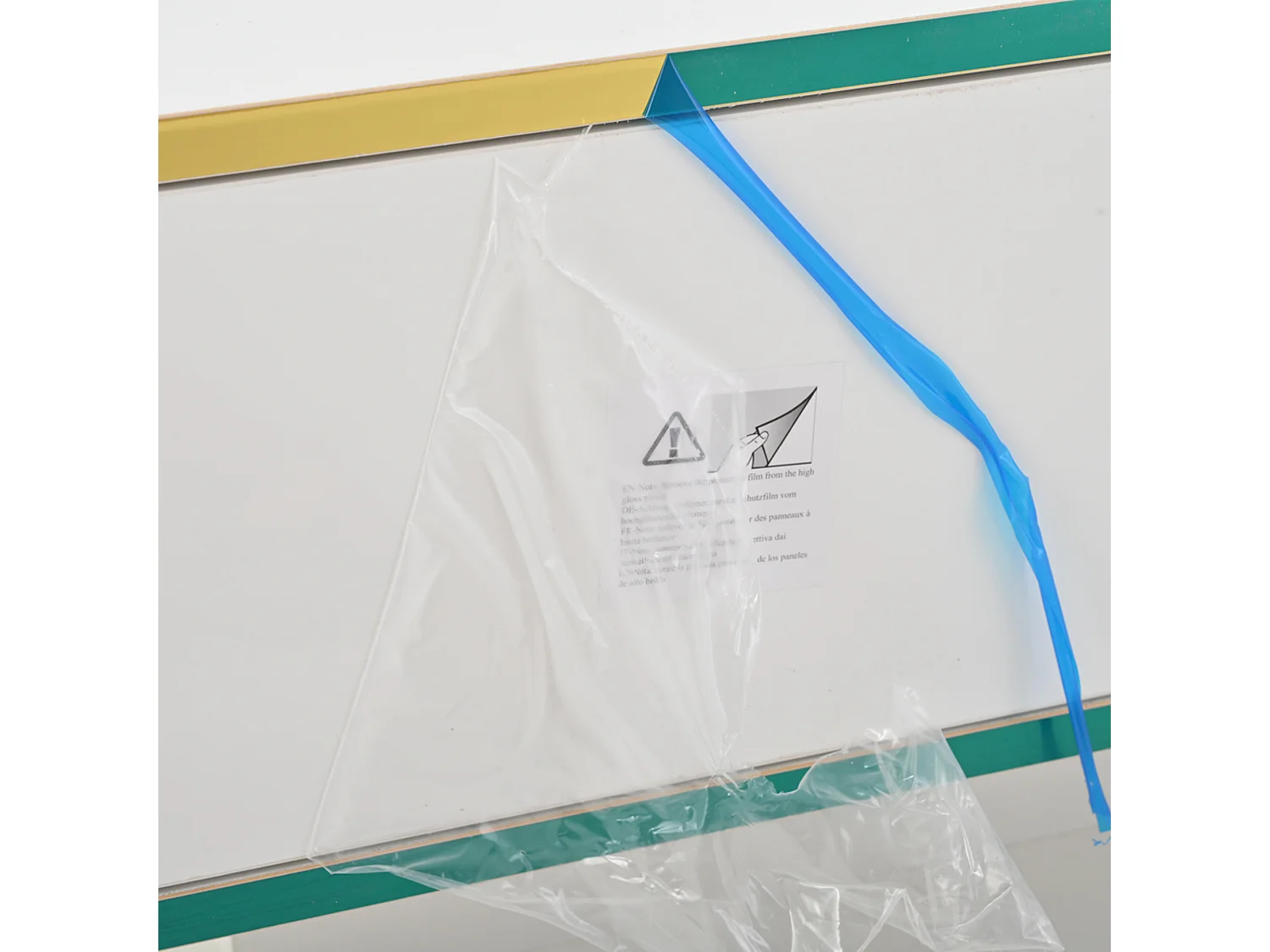 Table basse moderne à LED avec espace de rangement, 3 tiroirs et 1 compartiment ouvert, blanc + or