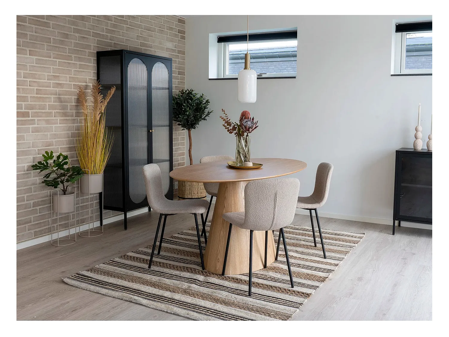 Table à manger ovale BOLTON – Élégance naturelle et design contemporain-Marron