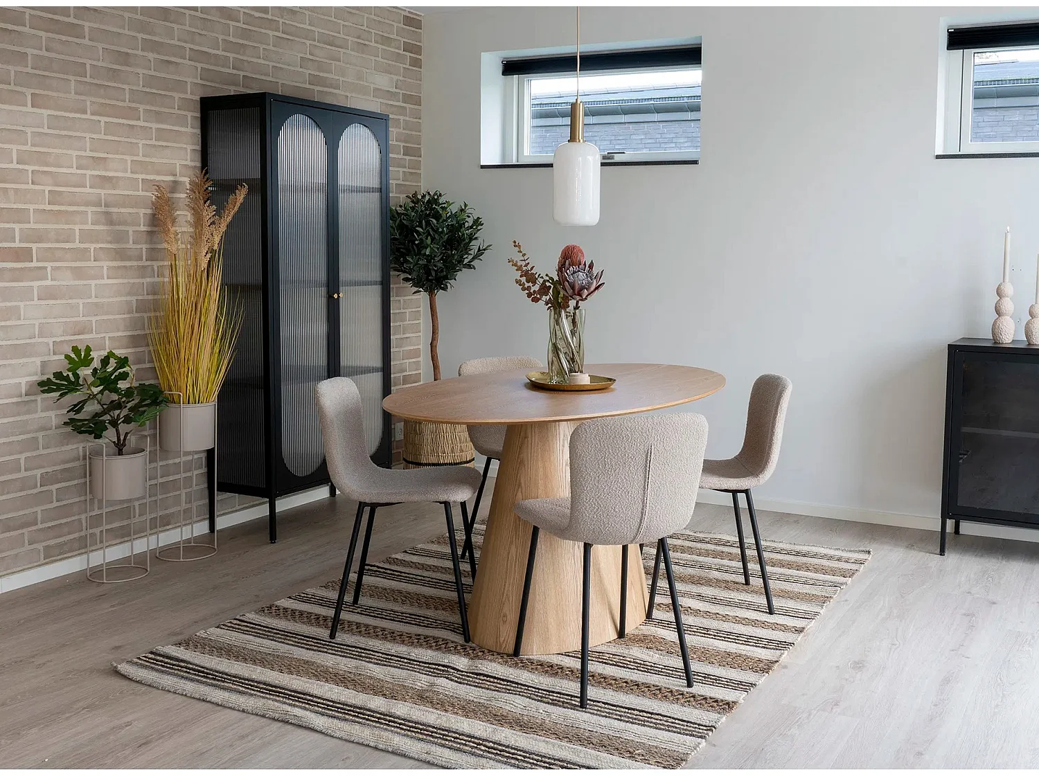 Table à manger ovale BOLTON – Élégance naturelle et design contemporain-Marron