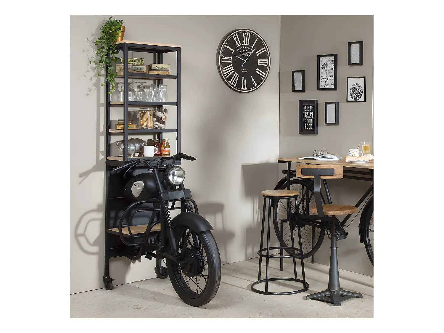 Etagère avant de moto en métal noir Tata