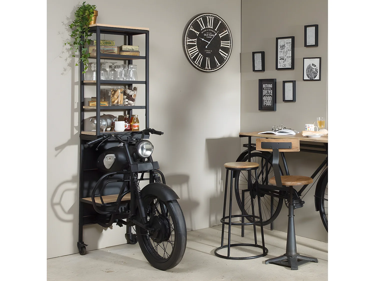 Etagère avant de moto en métal noir Tata