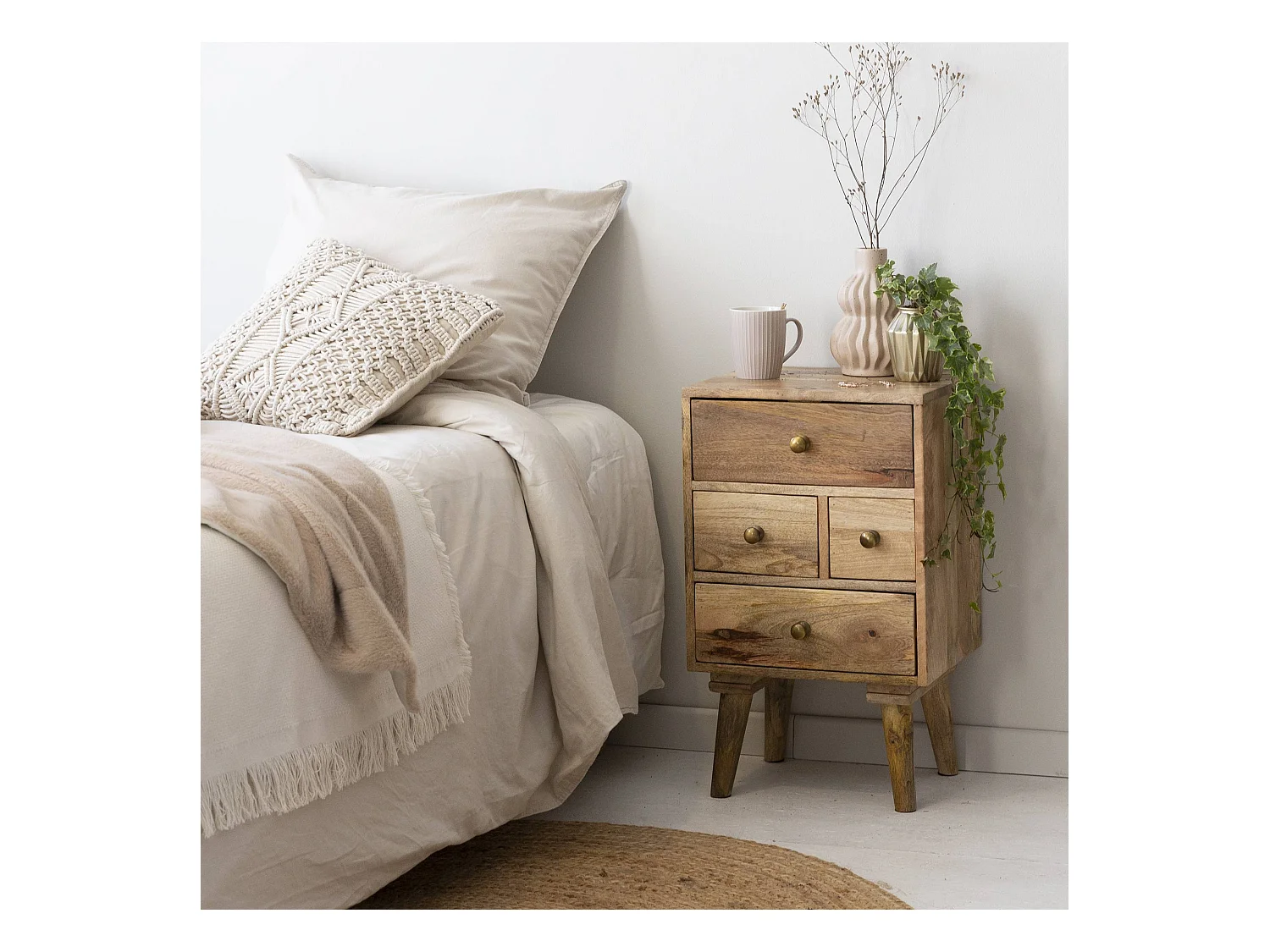 Table de chevet en bois de manguier 4 tiroirs Maëva