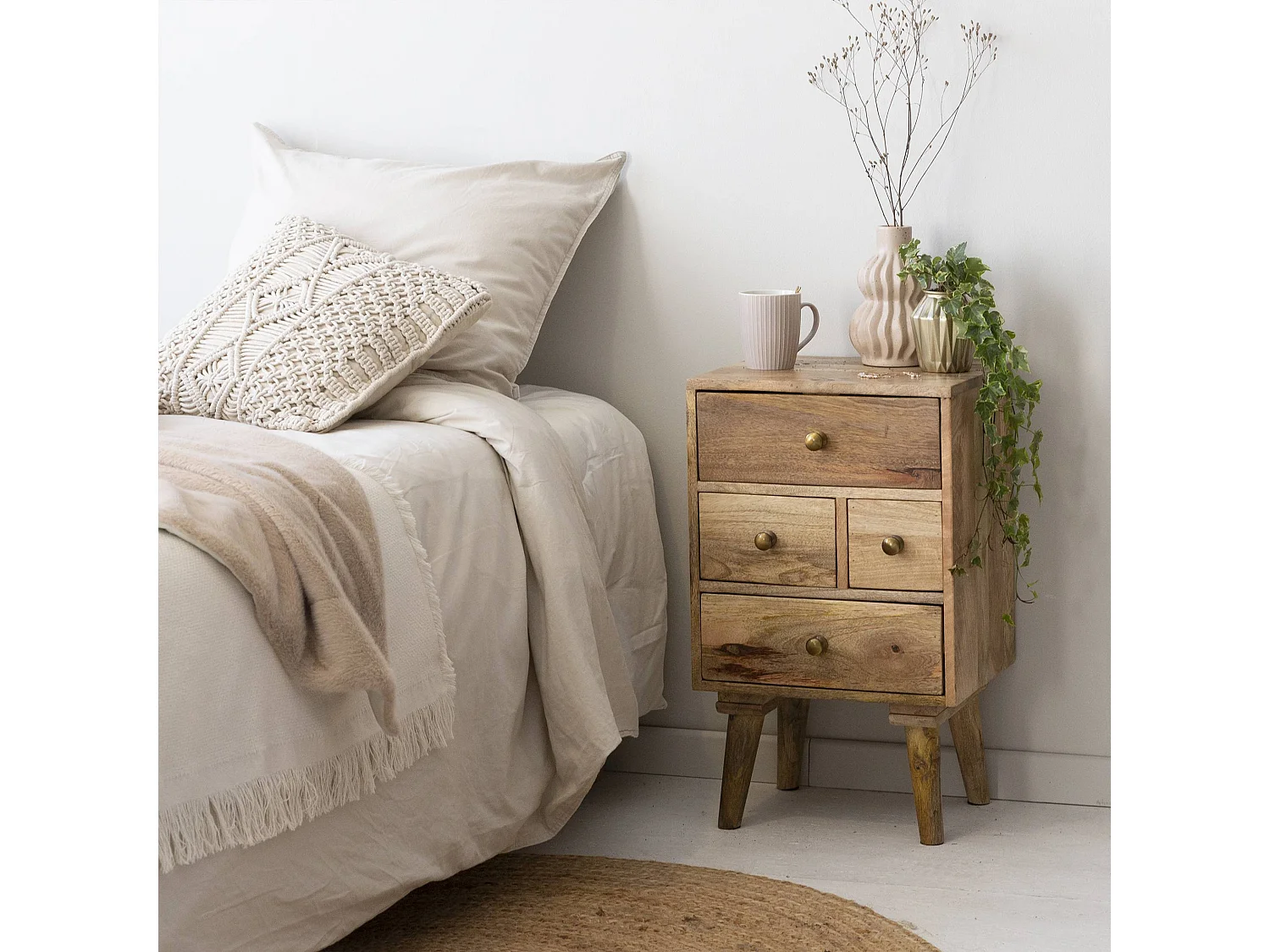 Table de chevet en bois de manguier 4 tiroirs Maëva