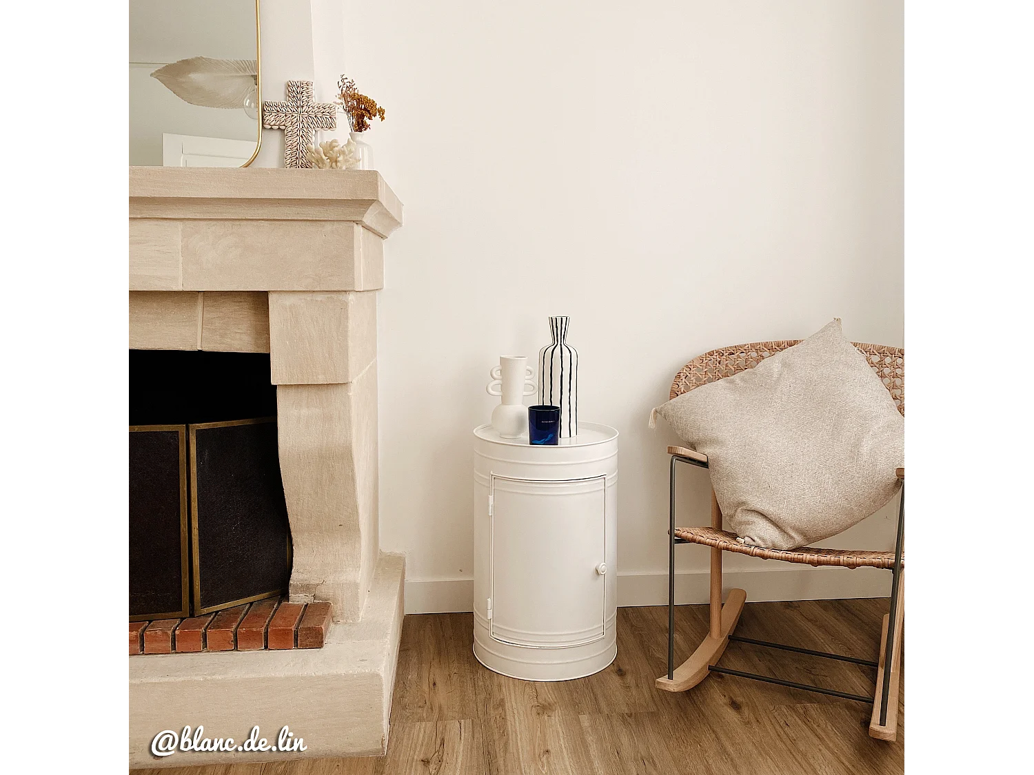 Table de chevet bidon en métal blanc Meryl