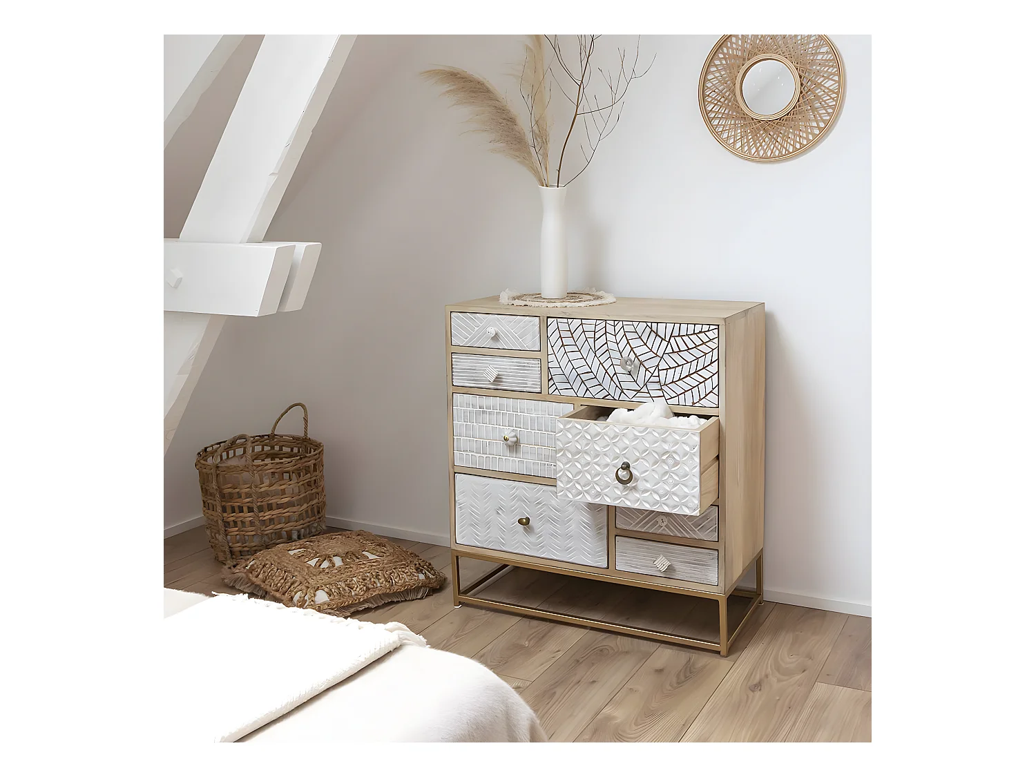 Cómoda de madera de mango y metal Vic con 9 cajones estilo bohemio