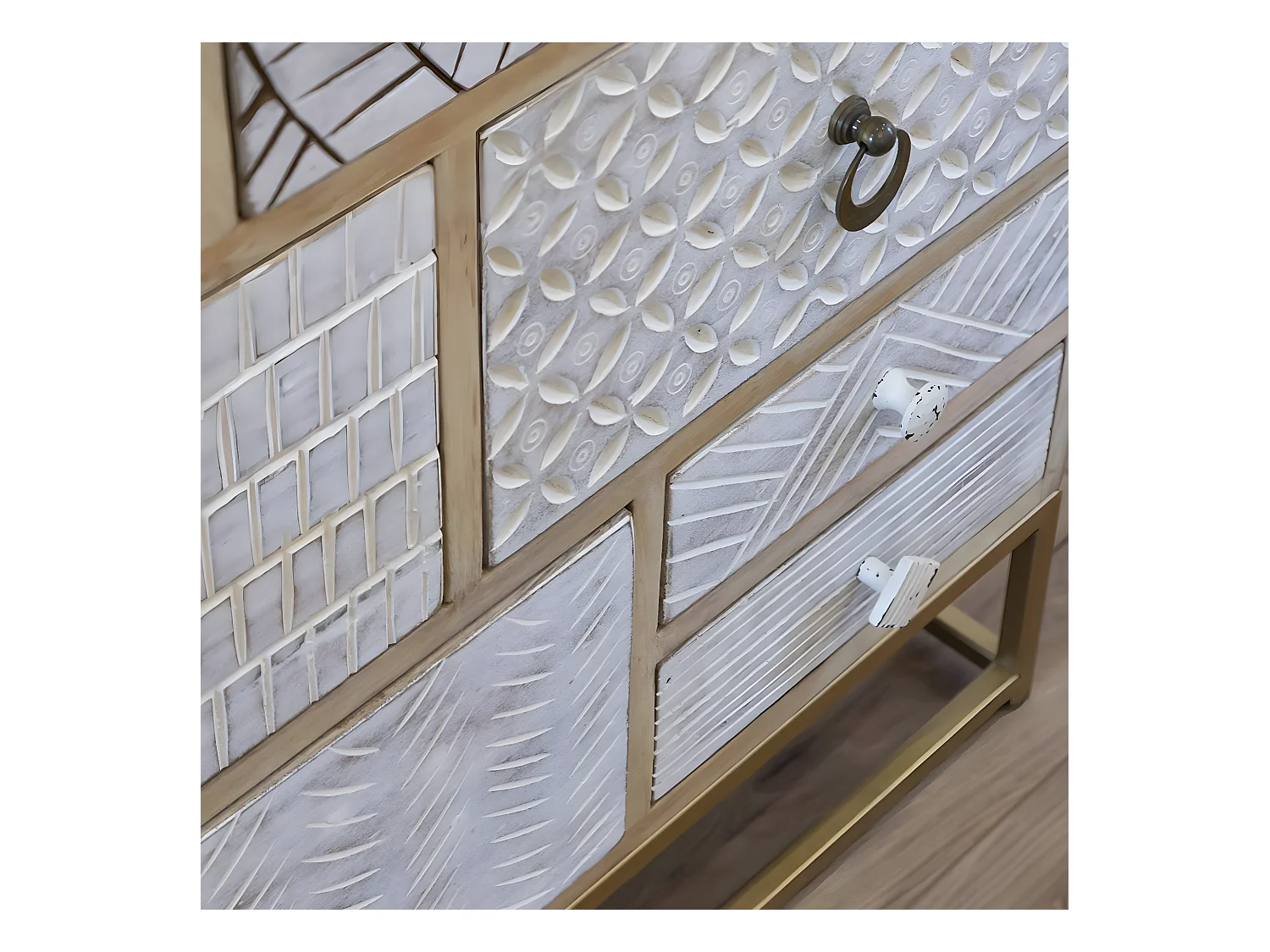 Cómoda de madera de mango y metal Vic con 9 cajones estilo bohemio