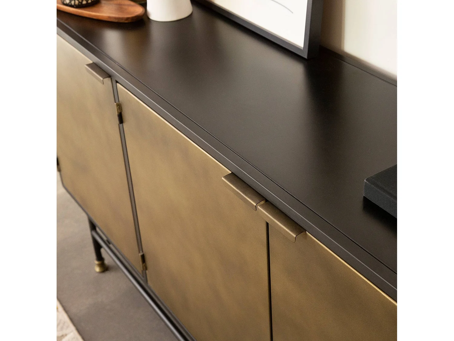 Aparador en latón y metal Janelle