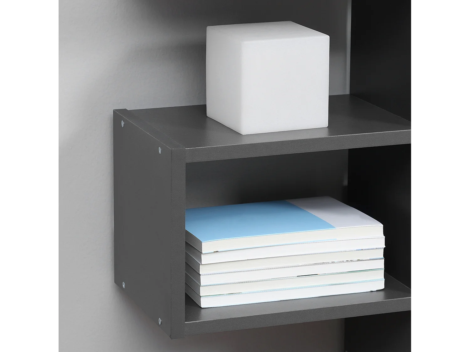 Libreria moderna a 3 ripiani con ruote in rete metallica bianco