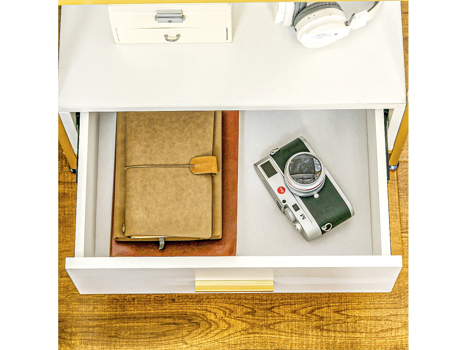 Set di 2 comodini moderni con cassetto e ripiano aperto bianco e oro