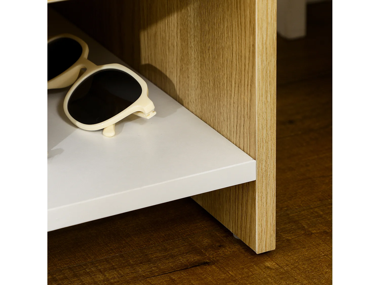 Comodino in truciolato con cassetto 2 prese e 2 porte usb