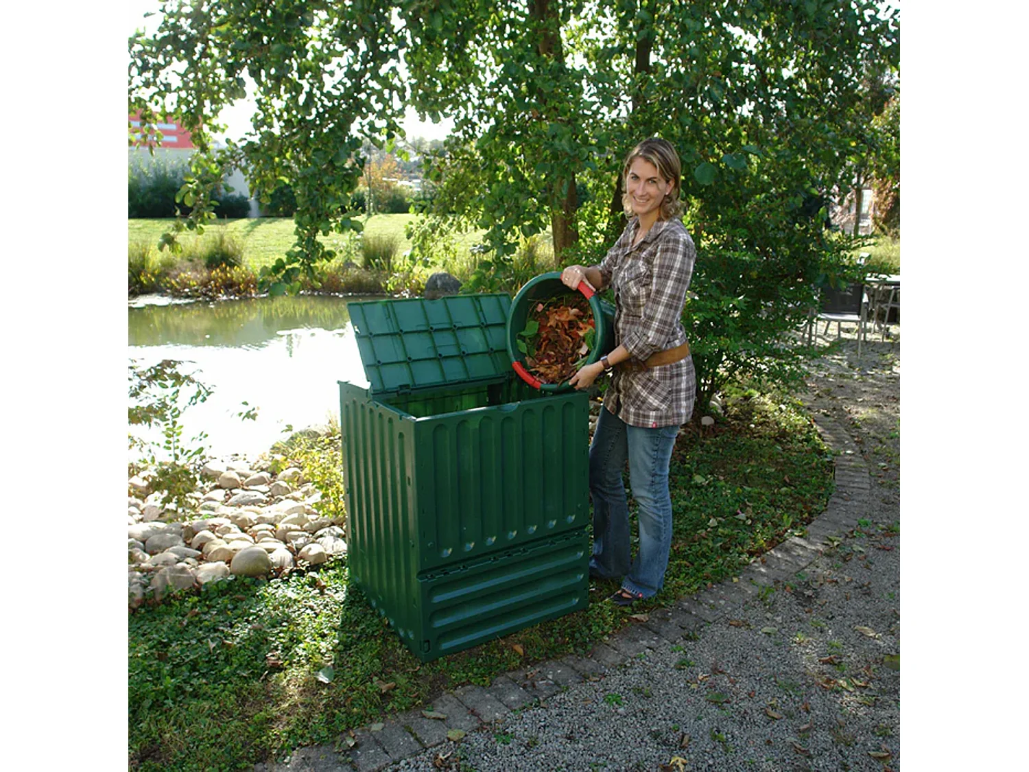 Compostador Ecológico Graf Eco King 70x70x83 cm de 400 Litros con Sistema de Ventilación y Paredes Térmicas, Color Verde