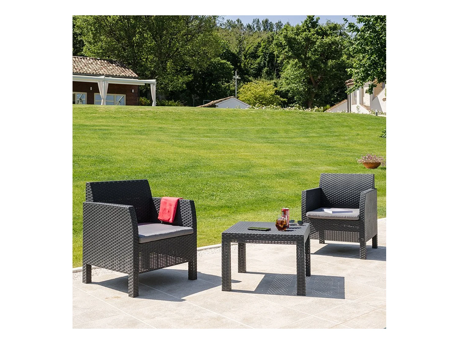 Toomax Matilde 2 Ensemble de Jardin et Terrasse composé de 2 Fauteuils avec Coussin 65x65x75 cm + Table Basse 59x59x43 cm Effet Rotin