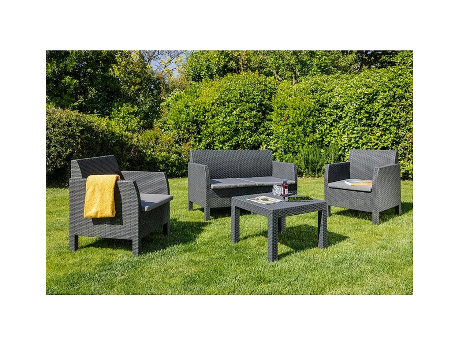 Toomax Matilde 4 Ensemble de Jardin et Terrasse avec 1 Canapé 121x65x75 cm + 2 Fauteuils 65x65x75 cm + Table 59x59x43 cm Effet Rotin