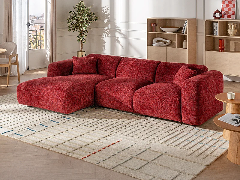 Gran sofá rinconera izquierda en tela texturizada roja POGNI de Maison Céphy