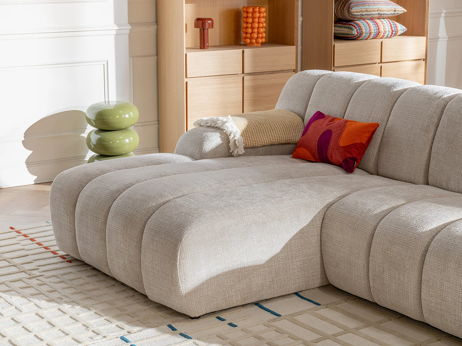 Canapé d'angle gauche en tissu chenille beige BELADON