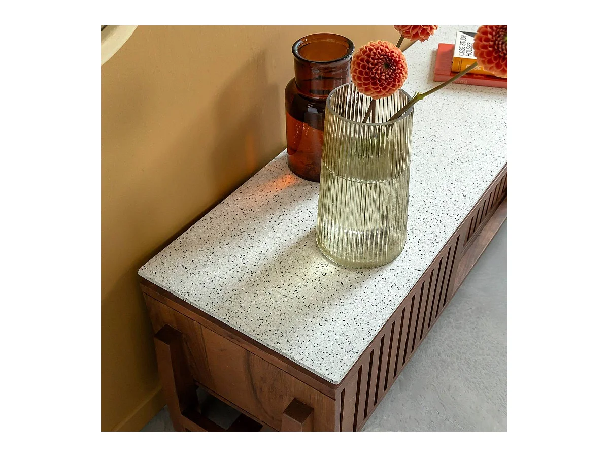 Meuble TV en bois d'acacia et terrazzo Kaelis